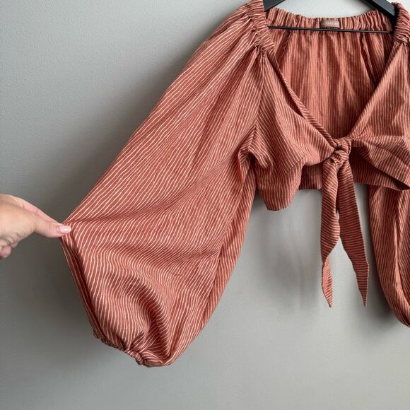 MOODSTORIES Striped Balloon Sleeve Tie Front Crop Top in Terracotta EU Small - Picture 5 of 9